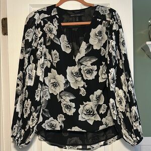 White House Black Market Black and White Long Sleeve Relaxed Blouse